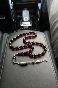 Hediye Tesbih – Gümüş İsimli Kırmızı Kehribar | El Yapımı ve Kişiye Özel